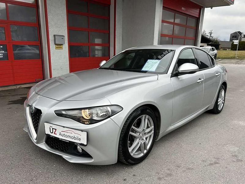 Gebraucht Alfa Romeo Giulia 150 PS (110 kW) 2017 Grau Limousine