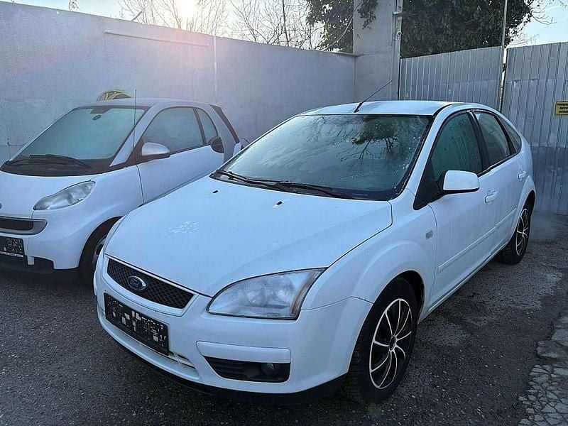 Schwarz Gebraucht 2007 Ford Focus Trend Limousine | € 700 (Fairer Preis) - Bild 1/4