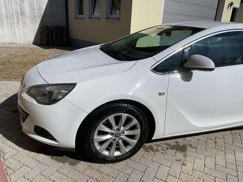 Weiß Gebraucht 2014 Opel Astra GTC Sport Limousine | € 5.000 - Bild 1/4