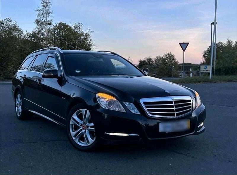 Gebraucht Mercedes E250 204 PS (150 kW) 2012 Schwarz Kombi