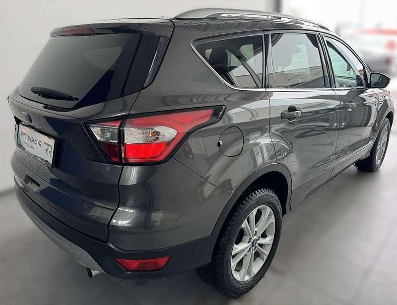 Gebraucht Ford Kuga Titanium 150 PS (110 kW) 2018 Grau SUV