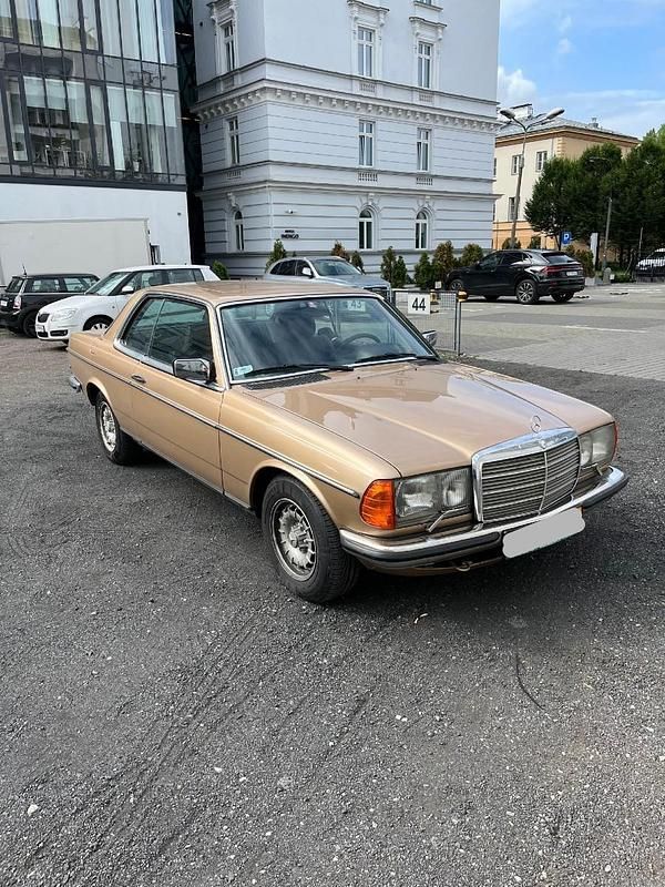 Gebraucht Mercedes 280 185 PS (136 kW) 1984 Gold Coupé