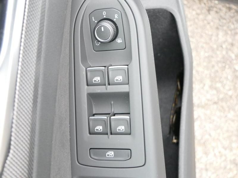 Gebraucht VW Golf VIII R-line 150 PS (110 kW) 2025 Weiss  normal Kombi