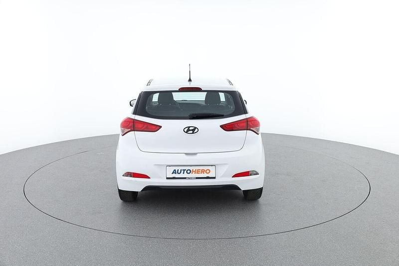 Gebraucht Hyundai i20 75 PS (55 kW) 2016 Weiß Limousine