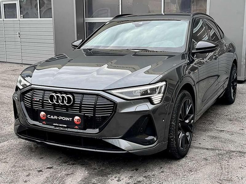 Grau Gebraucht 2020 Audi e-tron S-Line SUV | € 38.900 (Teuer) - Bild 1/4