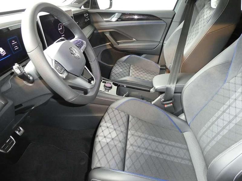 Gebraucht VW Tiguan Sport 204 PS (150 kW) 2025 Mittelgrau  metallic SUV