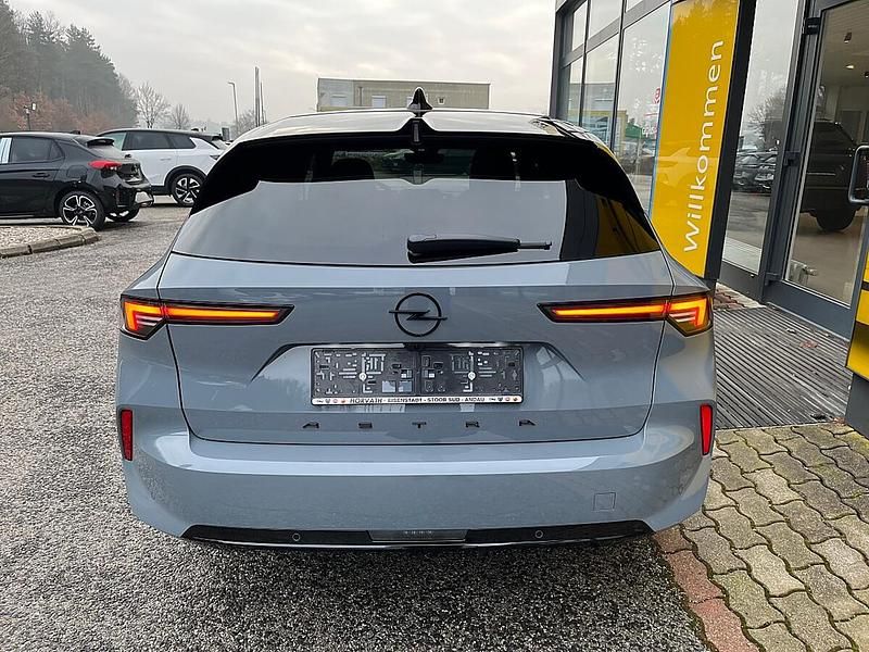 Neu Opel Astra 131 PS (96 kW) 2026 Grau Kombi