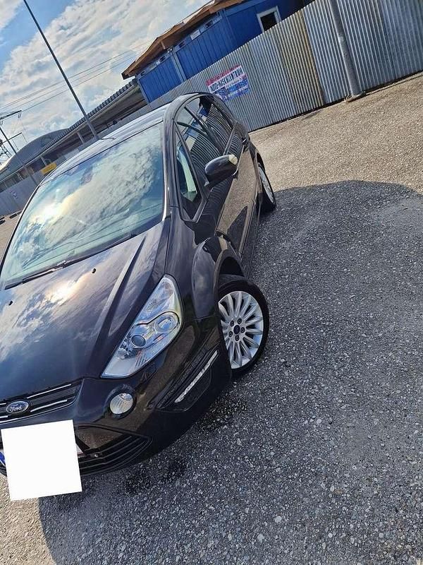 Schwarz Gebraucht 2014 Ford S-MAX Business Edition Van / Kleinbus | € 11.000 (Teuer) - Bild 1/4
