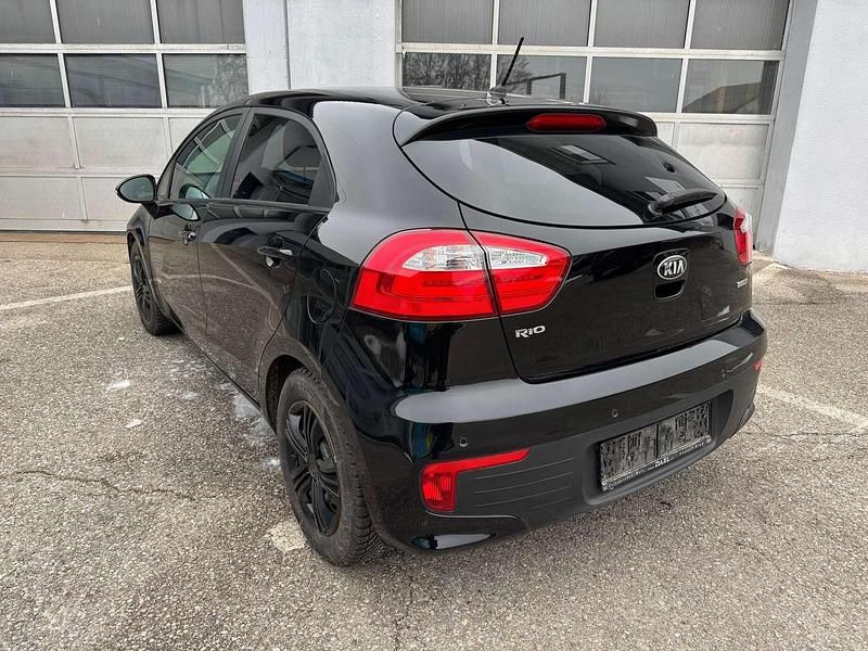 Gebraucht Kia Rio 84 PS (61 kW) 2016 Schwarz Kleinwagen