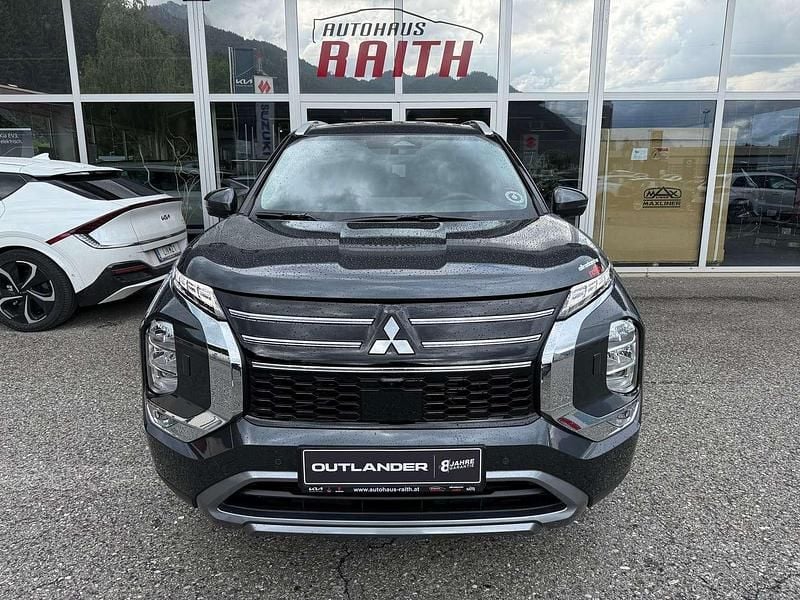 Neu Mitsubishi Outlander P-HEV Intense 136 PS (100 kW) 2025 Grau SUV