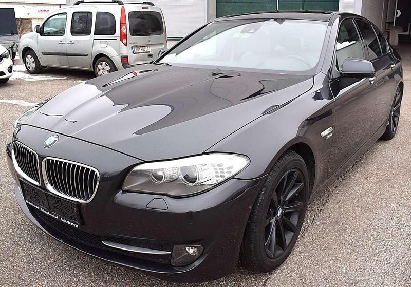 Gebraucht BMW 530 258 PS (189 kW) 2011 Grau Limousine