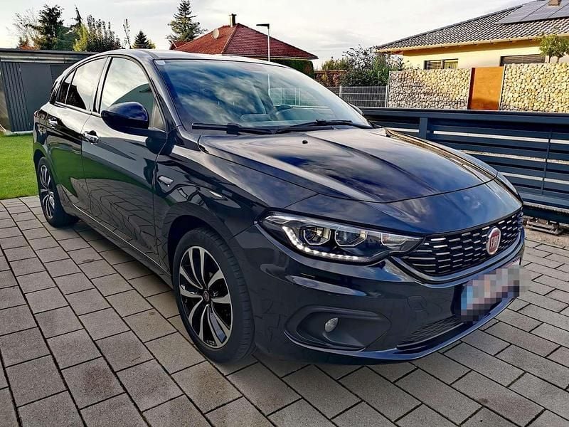 Gebraucht Fiat Tipo Lounge 95 PS (69 kW) 2016 Schwarz Limousine