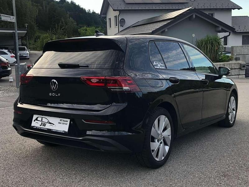 Gebraucht VW Golf VIII 90 PS (66 kW) 2021 Schwarz Limousine