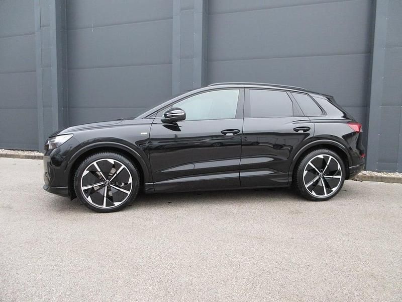 Gebraucht Audi Q4 e-tron 77 kW (105 PS) 2025 Schwarz  metallic SUV