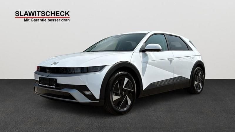 Weiß Neu 2025 Hyundai Ioniq GO! Kleinwagen | € 45.860 - Bild 1/4