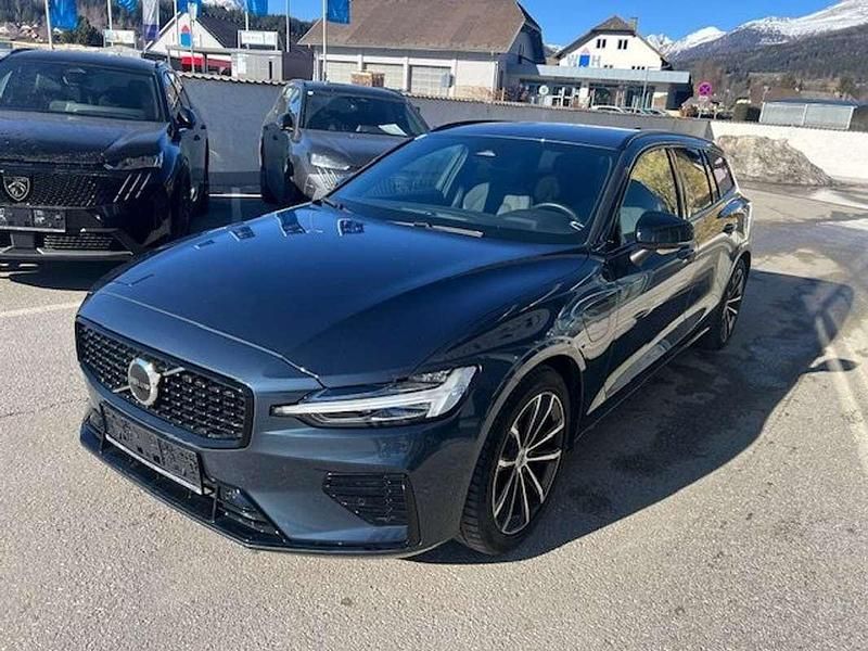 Gebraucht Volvo V60 Plus 253 PS (186 kW) 2024 Blau Kombi