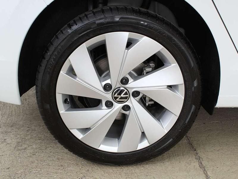 Gebraucht VW Golf VIII Style 150 PS (110 kW) 2024 Weiß Limousine