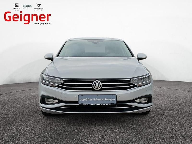 Gebraucht VW Passat 150 PS (110 kW) 2019 Silber  metallic Limousine