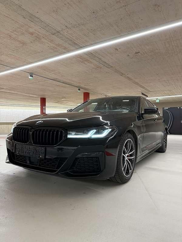 Gebraucht BMW 520 M Sport 190 PS (139 kW) 2023 Schwarz Limousine