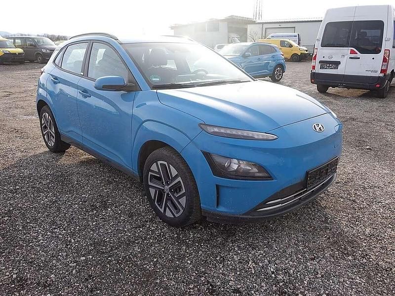 Gebraucht Hyundai Kona 100 kW (136 PS) 2021 Blau SUV