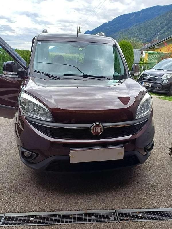Rot Gebraucht 2016 Fiat Doblò Lounge Van / Kleinbus | € 14.000 (Fairer Preis) - Bild 1/4