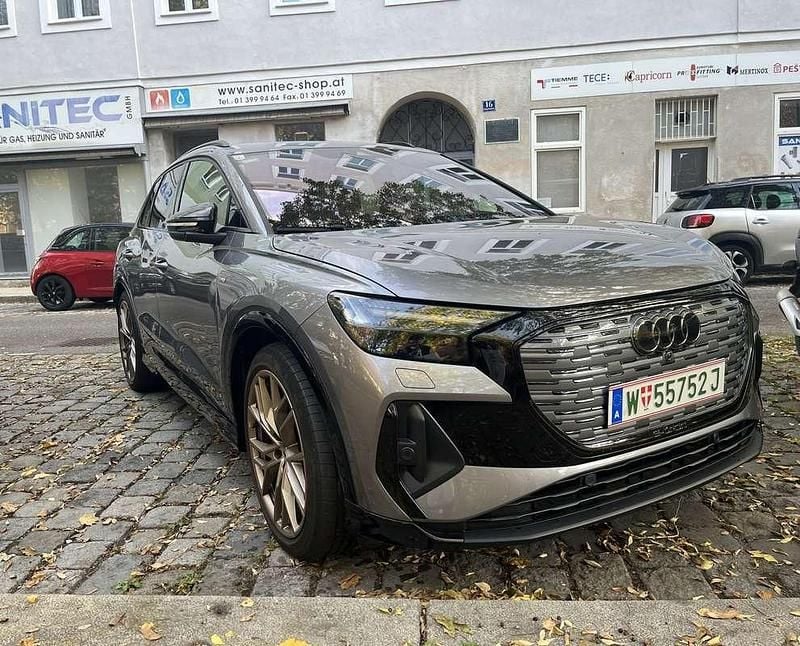 Grau Gebraucht 2021 Audi Q4 e-tron Edition .1 SUV | € 35.700 (Fairer Preis) - Bild 1/4