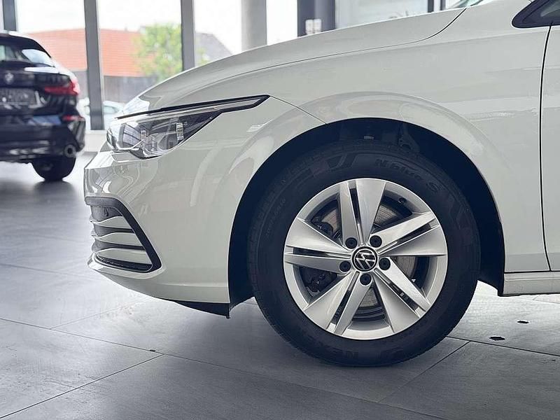 Gebraucht VW Golf VIII Life 116 PS (85 kW) 2021 Weiß Kombi
