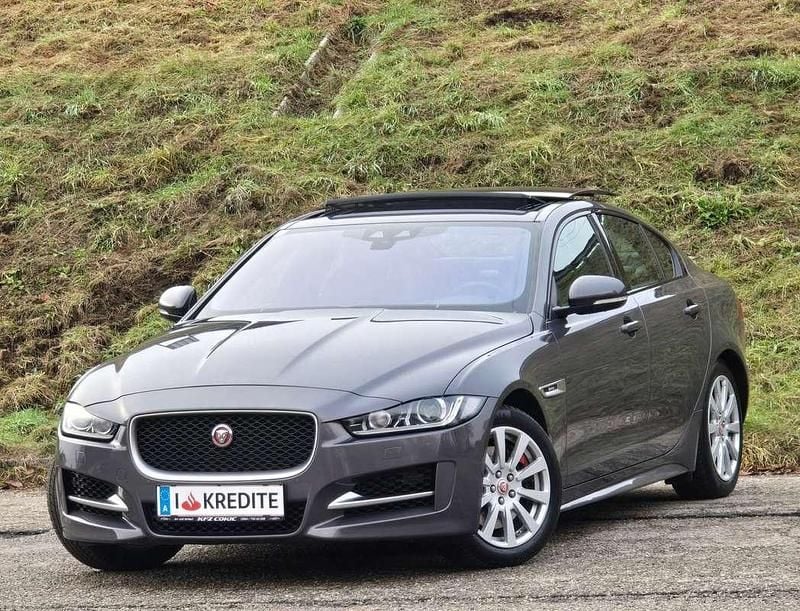 Grau Gebraucht 2016 Jaguar XE R-Sport Limousine | € 13.000 (Fairer Preis) - Bild 1/4