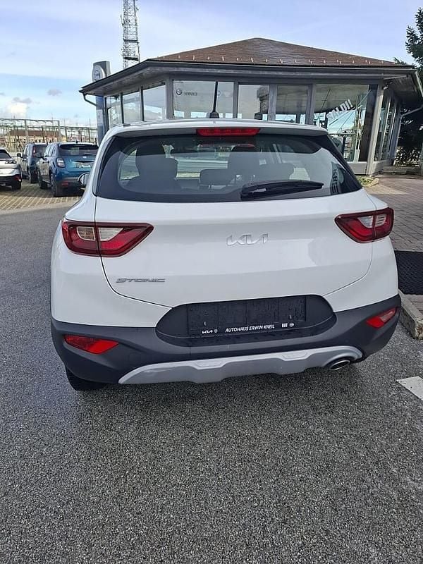 Gebraucht Kia Stonic 84 PS (61 kW) 2022 Weiß SUV