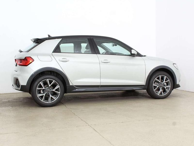 Gebraucht Audi A1 Design 116 PS (85 kW) 2025 Silber  metallic Kleinwagen