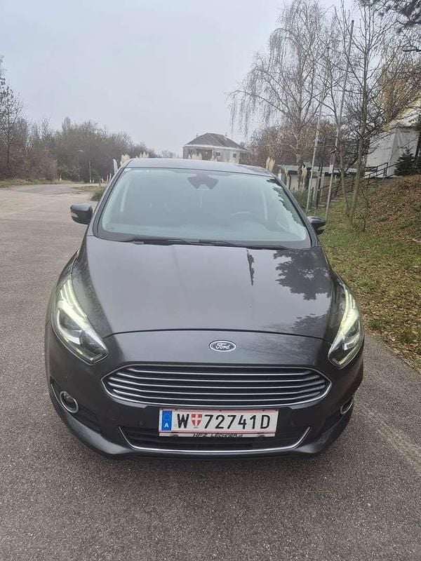 Gebraucht Ford S-MAX Titanium 150 PS (110 kW) 2018 Silber Van / Kleinbus