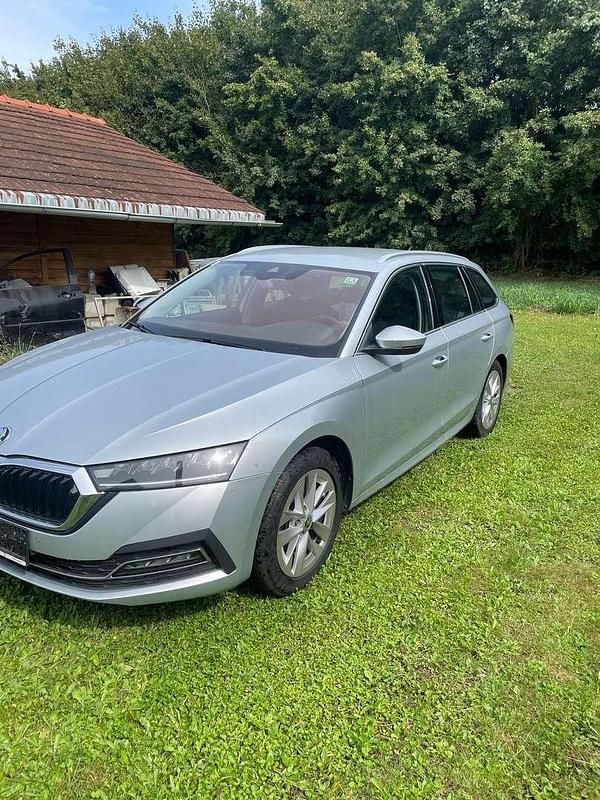 Silber Gebraucht 2021 Skoda Octavia Ambition Kombi | € 18.490 (Fairer Preis) - Bild 1/4