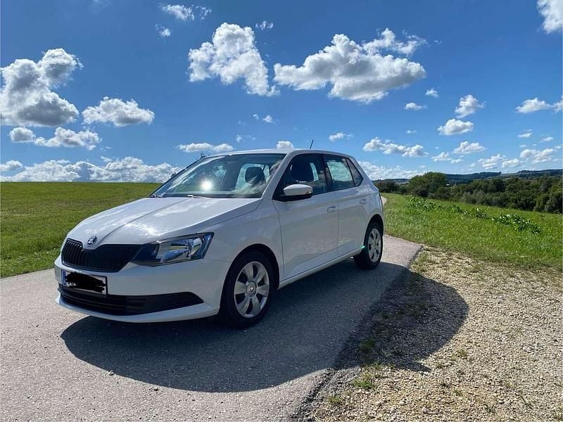 Weiß Gebraucht 2017 Skoda Fabia Active Limousine | € 6.700 (Guter Preis) - Bild 1/4