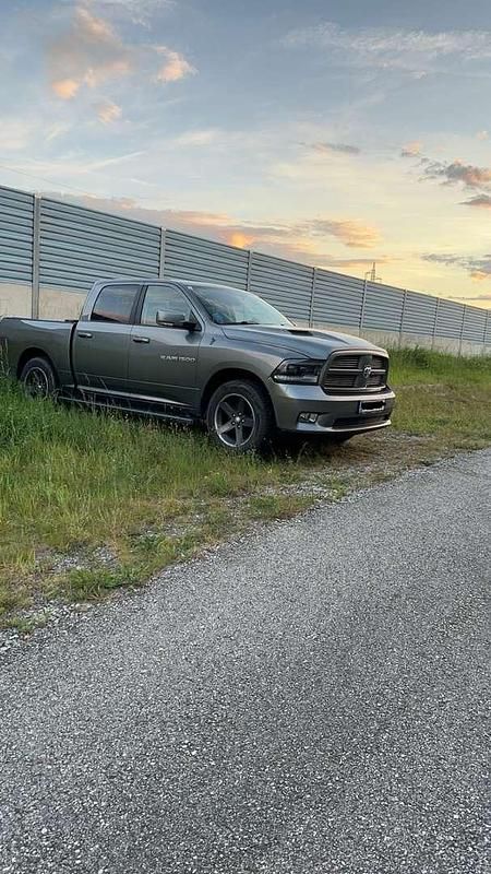 Grau Gebraucht 2011 RAM 1500 Abholung | € 24.800 - Bild 1/4