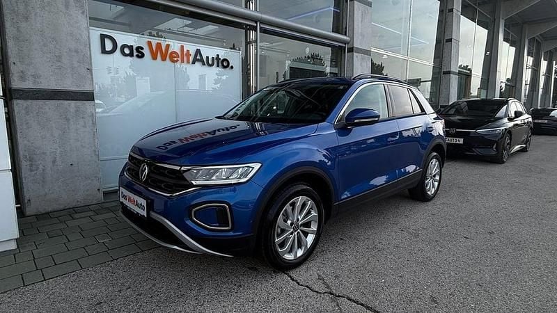 Mittelblau metallic Gebraucht 2022 VW T-Roc Life SUV | € 24.900 (Fairer Preis) - Bild 1/4