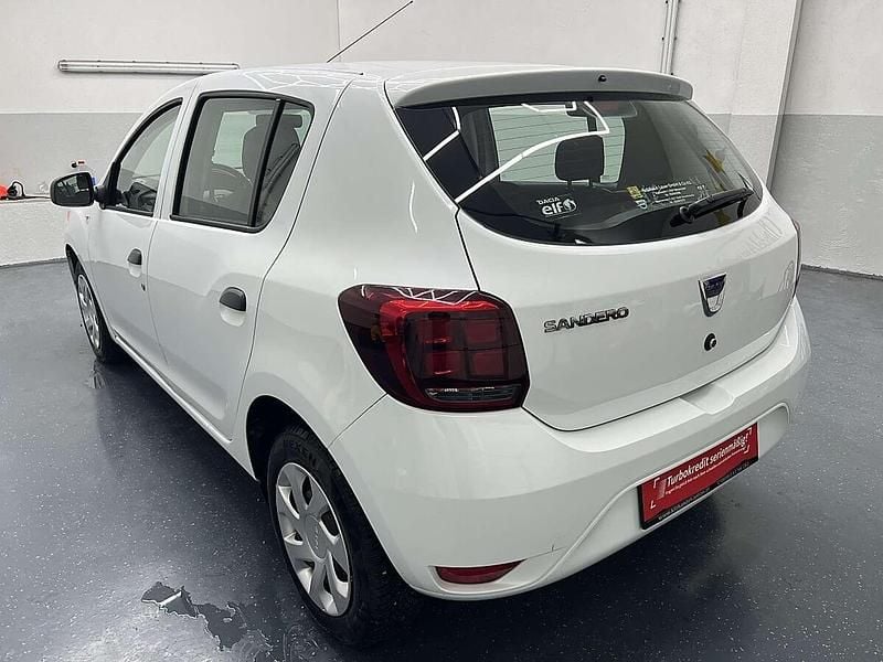 Gebraucht Dacia Sandero 73 PS (53 kW) 2017 Weiß Limousine