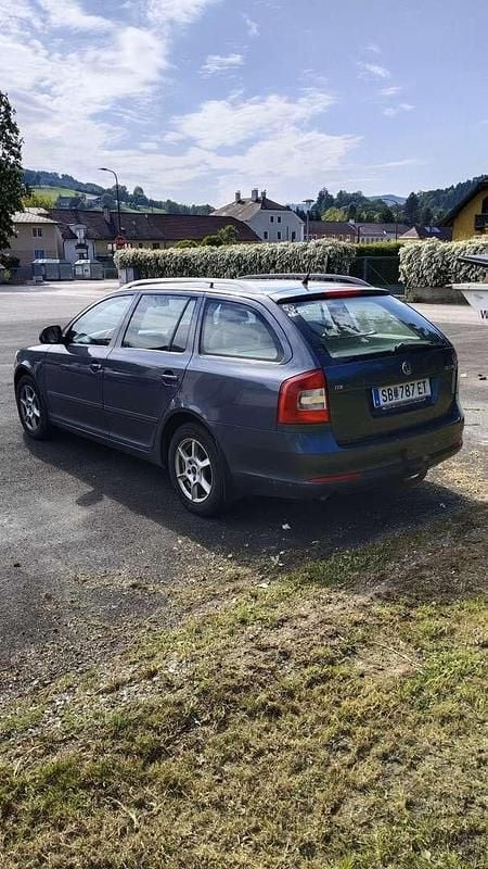 Gebraucht Skoda Octavia Elegance 105 PS (77 kW) 2010 Kombi