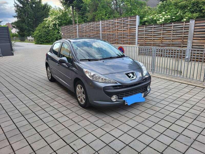 Grau Gebraucht 2009 Peugeot 207 Active Kleinwagen | € 2.700 (Guter Preis) - Bild 1/4