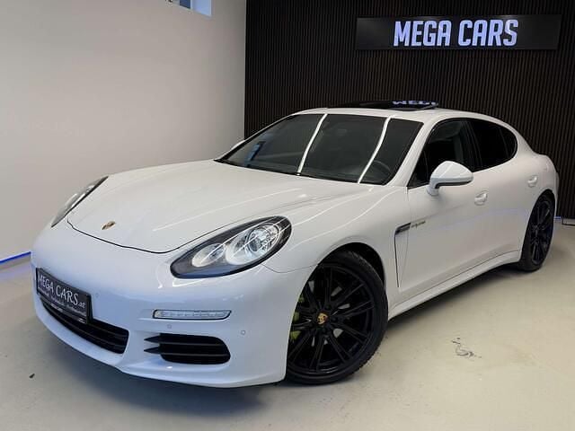Weiß Gebraucht 2013 Porsche Panamera Kleinwagen | € 35.900 - Bild 1/4