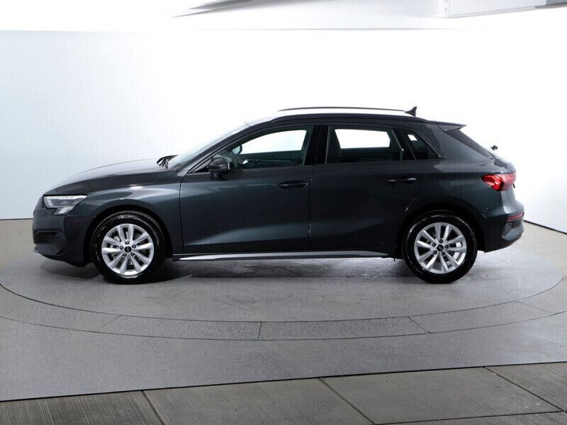 Gebraucht Audi A3 Ambiente 110 PS (80 kW) 2024 Hellgrau  metallic Limousine