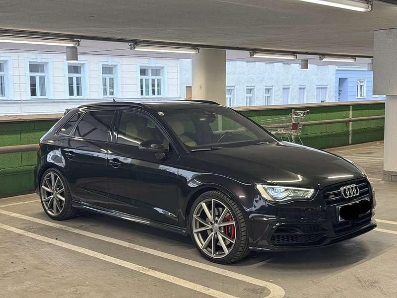 Schwarz Gebraucht 2015 Audi S3 Comfort Limousine | € 32.900 (Fairer Preis) - Bild 1/4