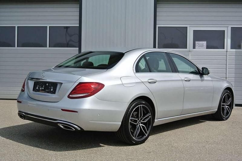 Gebraucht Mercedes E200 AMG 197 PS (144 kW) 2019 Silber Limousine
