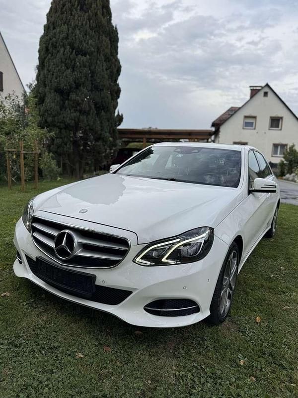 Gebraucht 2015 Mercedes E250 Elegance Limousine | € 21.000 (Teuer) - Bild 1/4