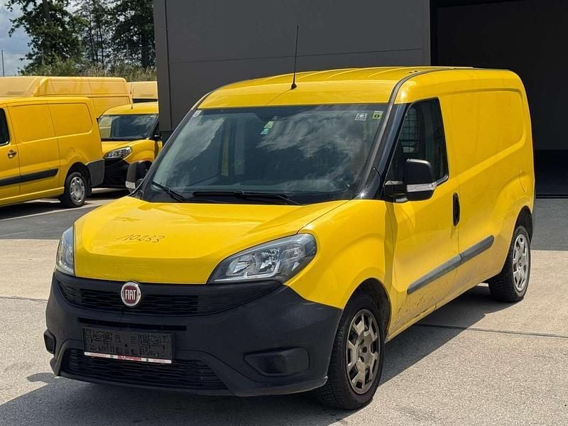 Gebraucht Fiat Doblò Basis 95 PS (69 kW) 2018 Gelb Van / Kleinbus