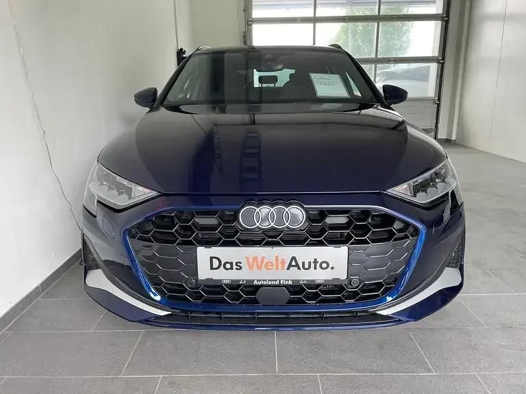 Gebraucht Audi A3 116 PS (85 kW) 2024 Mittelblau  metallic Limousine
