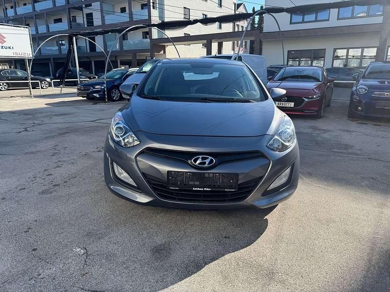 Gebraucht Hyundai i30 99 PS (72 kW) 2013 Silber Limousine