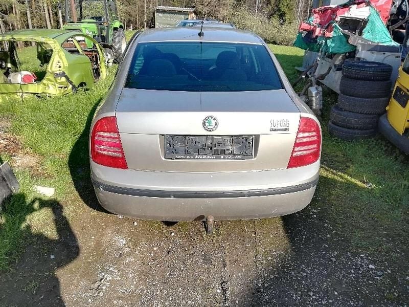 Gebraucht Skoda Superb Comfort 101 PS (74 kW) 2004 Gold Limousine