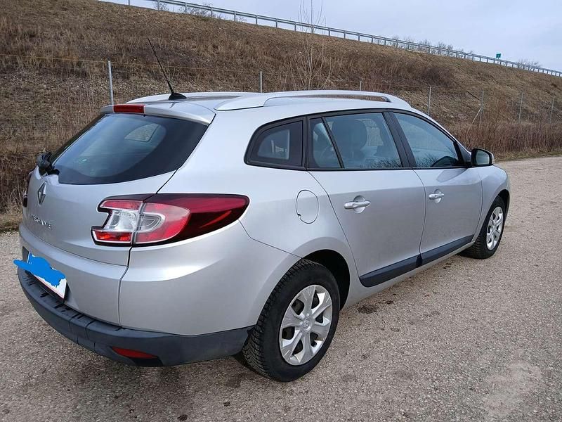 Gebraucht Renault Mégane GrandTour Dynamique 110 PS (80 kW) 2009 Silber Kombi