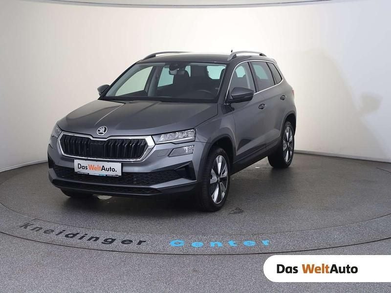Dunkelgrau metallic Gebraucht 2024 Skoda Karoq Selection SUV | € 31.690 (Fairer Preis) - Bild 1/4