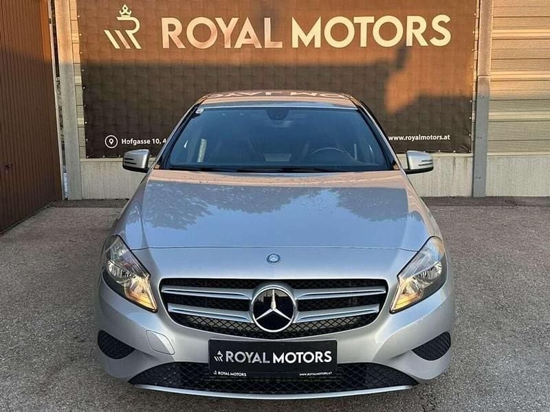 Gebraucht Mercedes A180 109 PS (80 kW) 2014 Silber Limousine